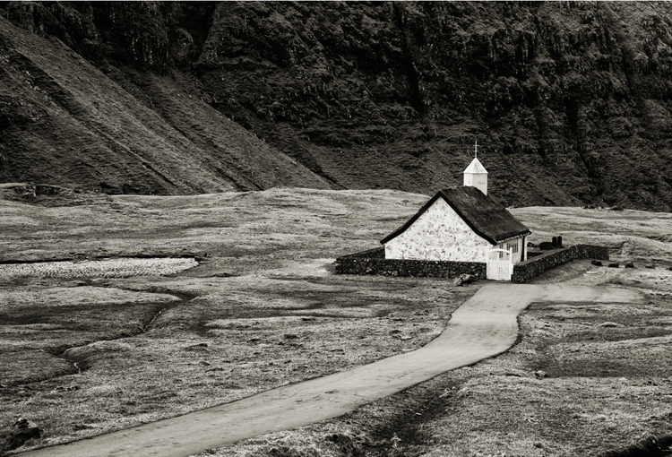 23.  Faroes,   Saksun